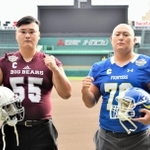 甲子園ボウルでの対戦を前に会見に臨んだ関学大の占部雄軌主将（右）と早大の亀井理陽主将