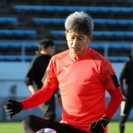 自主トレーニングに励む５５歳の三浦知良＝１２日、大阪府内