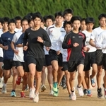 20年ぶりの全国頂点を目指し意気込む男子・西脇工の選手たち＝西脇市の同校