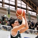西宮-愛媛　第１クオーター、シュートを決める西宮の谷（Ｃ）B.LEAGUE