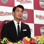 現役引退会見に臨む神戸の槙野智章＝２６日午後、神戸市兵庫区御崎町１、ノエビアスタジアム神戸