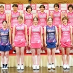 新ユニホームを着たヴィクトリーナ姫路の選手（姫路ヴィクトリーナ提供）