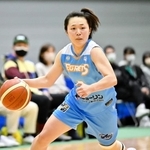 姫路-トヨタ紡織　後半、ドリブルで攻める姫路の文屋（姫路提供）