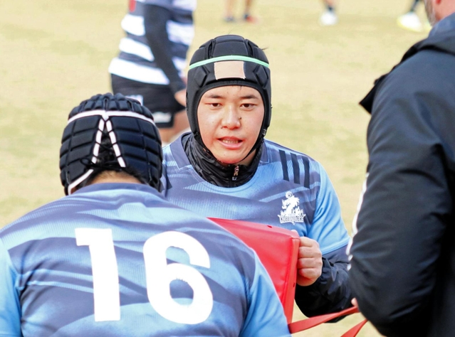 報徳で花園８強を経験した神戸のフランカー前田（中央）＝神戸市東灘区御影浜町、神鋼灘浜グラウンド