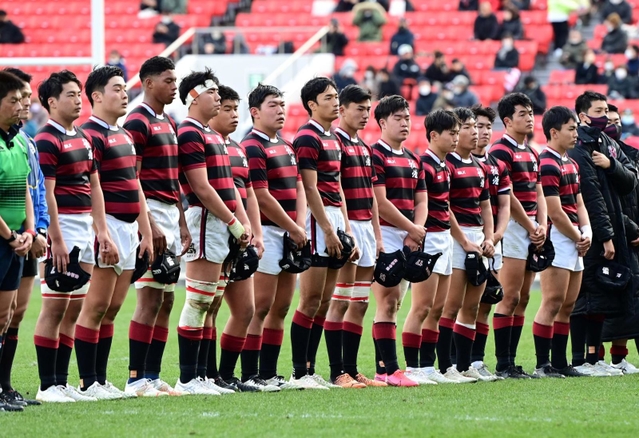 準決勝の天理戦に勝利し、決勝進出を果たした報徳の選手ら＝５日、大阪府東大阪市、花園ラグビー場