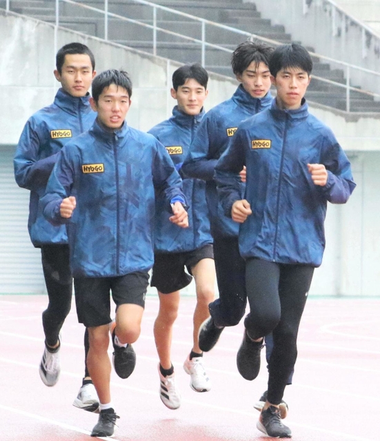 精鋭が集まった兵庫の高校生メンバー＝三木総合防災公園
