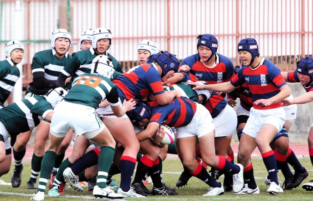 Ｂブロック決勝・県芦屋－関学　前半、モールで前進し、トライを奪う関学の湯川（中央下）