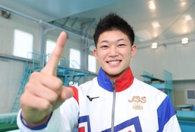 ７月の世界選手権での金メダル獲得を宣言した玉井陸斗＝宝塚市川面、ＪＳＳ宝塚