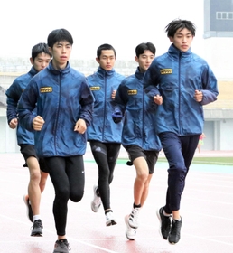 精鋭が集まった兵庫の高校生メンバー＝三木総合防災公園