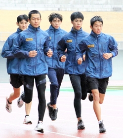実力のある選手がそろった兵庫の高校生たち＝三木総合防災公園陸上競技場