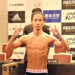 計量を一発パスした世界王者の谷口将隆＝大阪市内