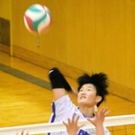 全国都道府県対抗中学大会で兵庫女子をけん引した馬場柚希。高い打点からの力強いスパイクが武器だ＝１２月２６日、大阪市浪速区の浪速スポーツセンター