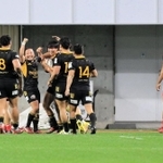 後半、トライを許し、肩を落とす神戸の選手たち＝ノエビアスタジアム神戸（撮影・中西大二））