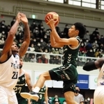 西宮-東京Ｚ　第１クオーター、ドライブからシュートを狙う西宮の渡辺（右）