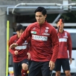 ２０日の公開練習で軽快な動きを見せた神戸の武藤＝沖縄県西原町、西原町民陸上競技場