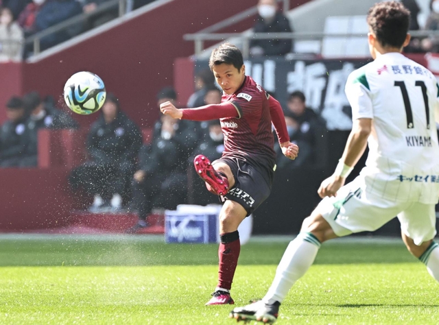 神戸ー松本　前半、スタメン出場した神戸のＭＦ斉藤＝ノエビアスタジアム神戸