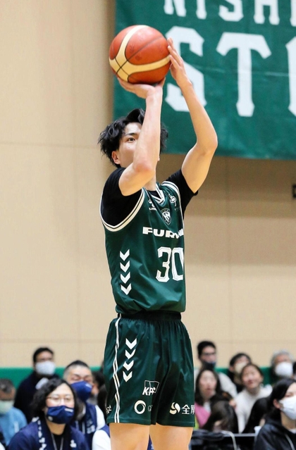 西宮-Ａ千葉　第１クオーター、外角からシュートする西宮の金田(C)B.LEAGUE