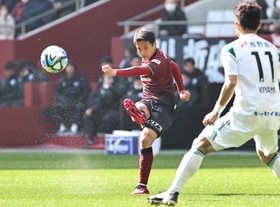 神戸ー松本　前半、スタメン出場した神戸のＭＦ斉藤＝ノエビアスタジアム神戸