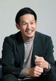 ２０年間のプロ野球選手生活を振り返る坂口智隆さん＝２０２２年１０月２６日、神戸市垂水区の神戸国際大付高（撮影・鈴木雅之）