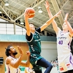 西宮-山形　第１クオーター、シュートを放つ西宮の中西