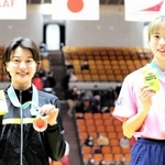 陸上の日本室内選手権女子三段跳びで優勝した船田茜理（右）と２位の高島真織子＝大阪城ホール