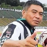 ヴィッセル神戸のホームゲームを観戦する山城和也さん＝２０１４年９月、神戸市須磨区のユニバー記念競技場