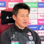 オンライン取材で開幕への意気込みを語る神戸の吉田監督＝神戸市西区、いぶきの森球技場ⓒＶＩＳＳＥＬ　ＫＯＢＥ