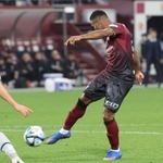 神戸-福岡　後半、先制のシュートを決めるジェアンパトリッキ