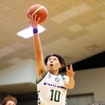 青森-西宮　第１クオーター、シュートに持ち込む西宮の渡辺