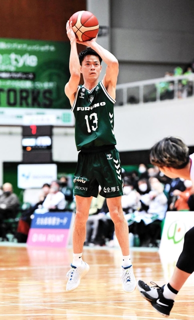 西宮－越谷　第１クオーター、シュートを決める西宮の道原(C)B.LEAGUE