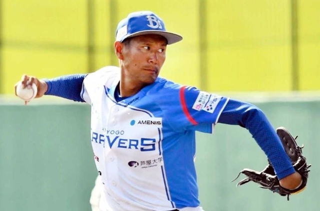 兵庫ブレイバーズで投げる久保康友投手（提供）