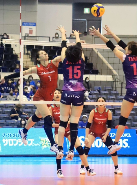 ２年ぶりに日本代表に復帰した久光の長岡望悠（左）