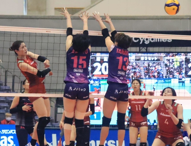 ２年ぶりに日本代表に復帰した久光の長岡望悠（左）