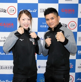 日本タイトル奪取を目指して意気込むロリト麻理菜（左）と夫でトレーナーのレイさん＝伊丹市のエスペランサジム
