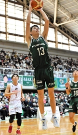 西宮－越谷　第４クオーター、シュートを決める西宮の道原（Ｂリーグ提供）(C)B.LEAGUE