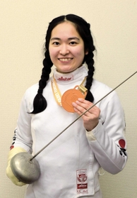 「五輪でのメダル獲得が目標」と話す西岡瞳＝三田学園高