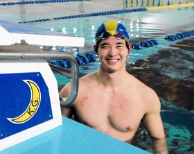 今春から社会人として競泳平泳ぎを続け、２０２８年ロサンゼルス五輪を目指す関学大の平井佑典＝西宮市の関学大