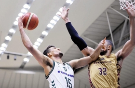 越谷ー西宮　第２クオーター、シュートを放つ西宮のポーター（Ｂリーグ提供）
