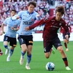 神戸ー浦和　前半、突破をはかる神戸・汰木＝ノエビアスタジアム神戸