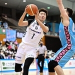 佐賀－西宮　第１クオーター、ゴール下へ切り込む西宮の中西(C)B.LEAGUE