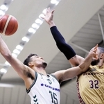 越谷ー西宮　第２クオーター、シュートを放つ西宮のポーター（Ｂリーグ提供）