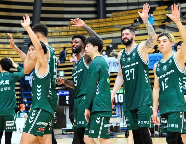 東京Ｚー西宮　勝利した西宮の選手たち＝（Ｃ）B.LEAGUE