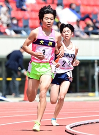 中学男子３０００メートル決勝　８分51秒11で優勝した梅田大陸（撮影・中西幸大）