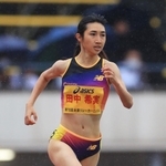 兵庫リレーカーニバル女子グランプリ１５００メートル決勝を走る田中希実＝２０２２年４月、ユニバー記念競技場