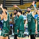 東京Ｚー西宮　勝利した西宮の選手たち＝（Ｃ）B.LEAGUE