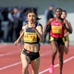 グランプリ女子１５００メートル決勝　４分９秒79で３連覇を果たしたニューバランスの田中希実（手前）＝撮影・風斗雅博