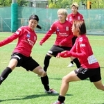 ２９日のマイナビ仙台戦に向け調整するＩＮＡＣ神戸の選手たち＝神戸市東灘区、神戸レディースフットボールセンター