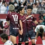 神戸-湘南　後半、追加点を決めた神戸の山口（５）＝ノエビアスタジアム神戸（撮影・小林良多）