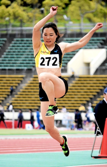 女子高校生以上三段跳び決勝　大会新記録で頂点に立った中野瞳