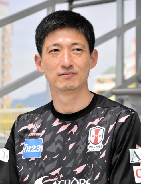 ＩＮＡＣ神戸の朴康造監督＝２０２２年４月１２日、神戸市東灘区
